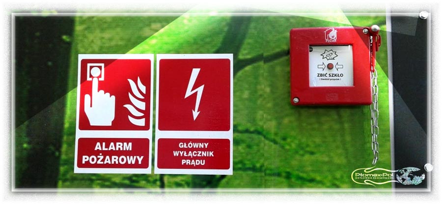 Zestaw znaków przeciwpożarowych i ostrzegawczych w kotłowni kontenerowej: Alarm Pożarowy, Główny Wyłącznik Prądu i ręczny ostrzegacz pożarowy 'zbić szkło'