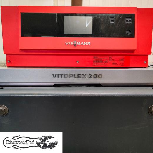 Kocioł przemysłowy Viessmann Vitoplex 200 o mocy 200 kW – widok na panel sterowania i automatykę kotła.