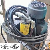 Agregat hydrauliczny z filtrem Parker w kontenerze hakowym z ruchomą podłogą Plomex-Pol.