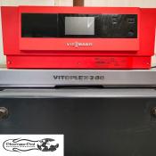 Kocioł przemysłowy Viessmann Vitoplex 200 o mocy 200 kW – widok na panel sterowania i automatykę kotła.