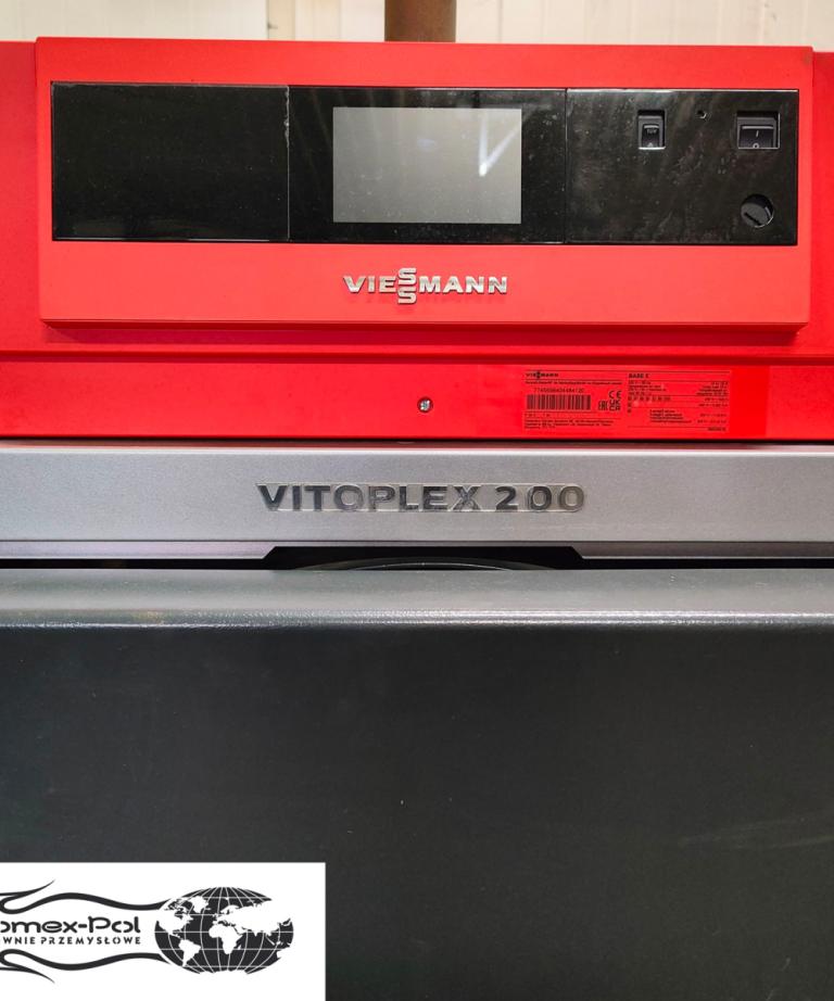 Kocioł przemysłowy Viessmann Vitoplex 200 o mocy 200 kW – widok na panel sterowania i automatykę kotła.