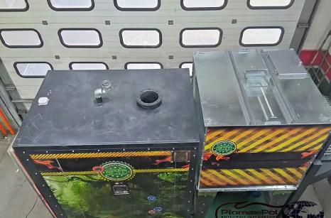 Widok z góry na mobilną kotłownię kontenerową Mini 100 kW z palnikiem na biomasę, realizacja Plomex-Pol.