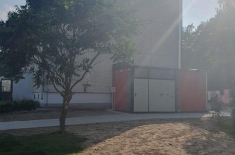 Modernizacja systemu ciepłowniczego na osiedlu Jamy w Rogoźnie – nowa kotłownia kontenerowa firmy Plomex-Pol.